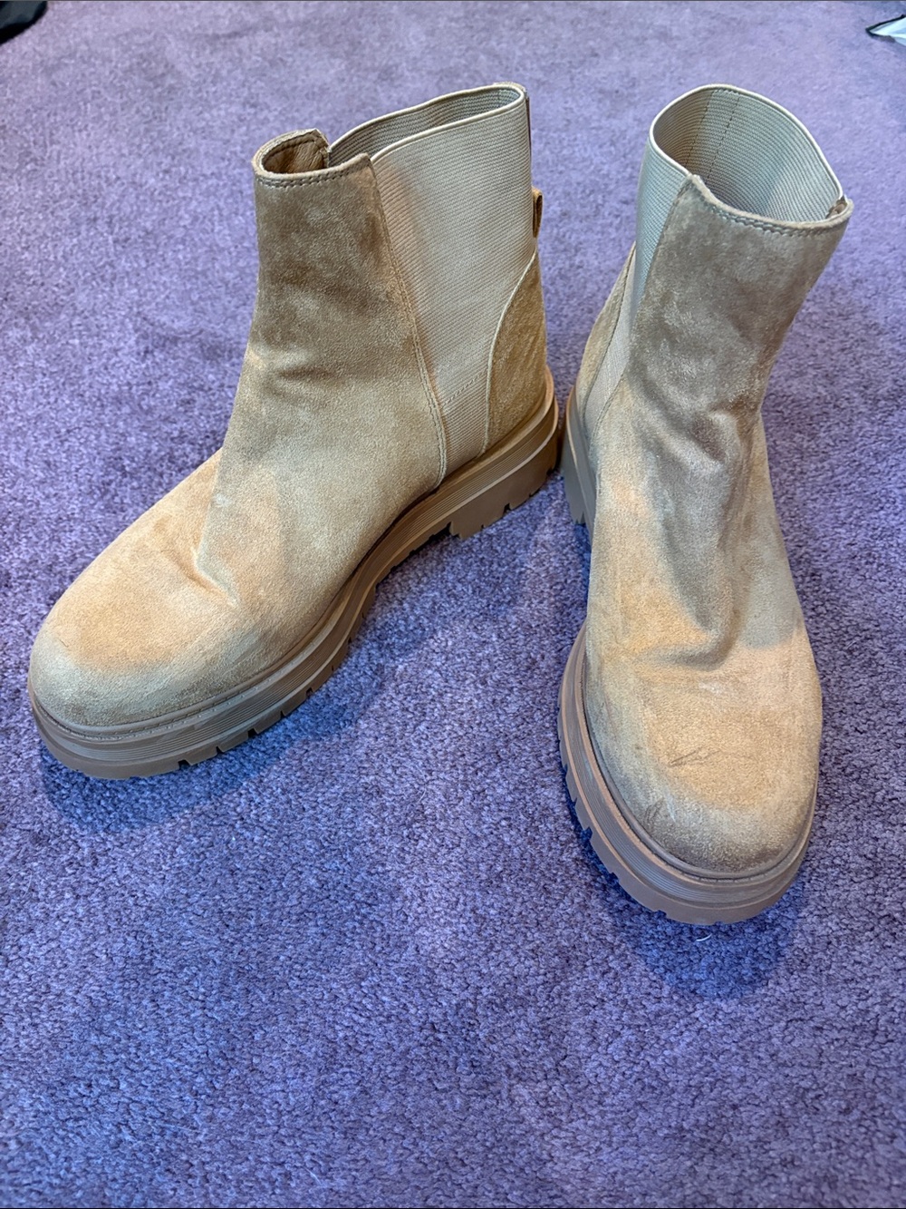 Women’s Suede Chelsea Boots in Tan